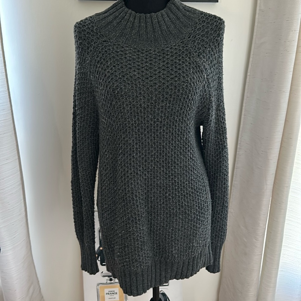 American Eagle outfitters knit sweater, color gray, size M.